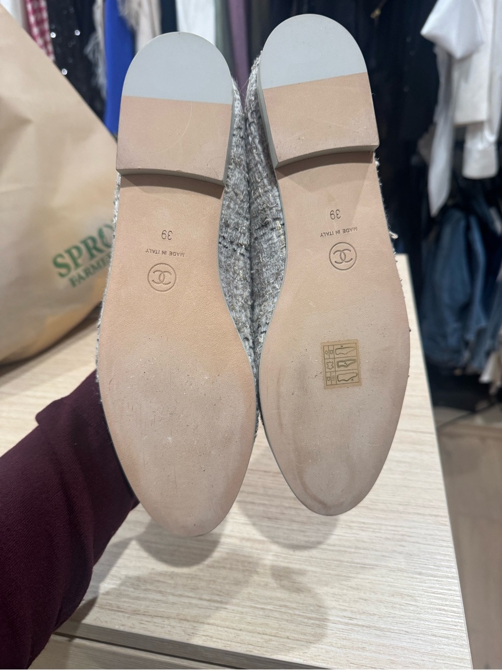 CHANEL Light Gray Tweed & Leather Bow Ballet Flats - Picture 5 of 13